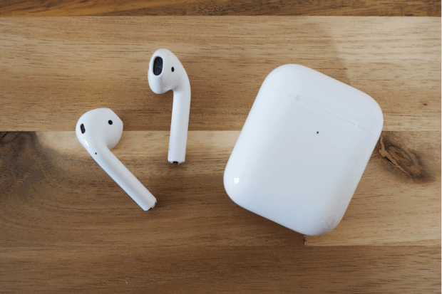 Apple: Φημολογείται πως ξεκινά τη μαζική παραγωγή AirPods με κάμερες - Instaboost.gr